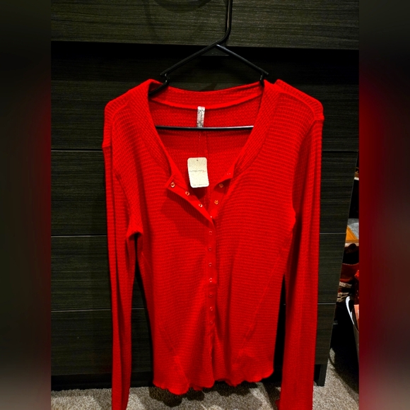 Women's FREE PEOPLE Cherry Rose Red Long Sleeve Size XL - Picture 1 of 6